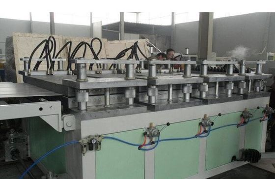 機械、Wpcの生産ライン/押出機を作るWPCの構造の型板