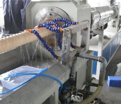 単一ねじPEカーボン螺線形の補強の管の生産のためのプラスチック放出ライン