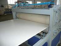 ポリ塩化ビニールWpcの装飾板のためのWPCの泡板生産ライン木製のプラスチック合成の押出機