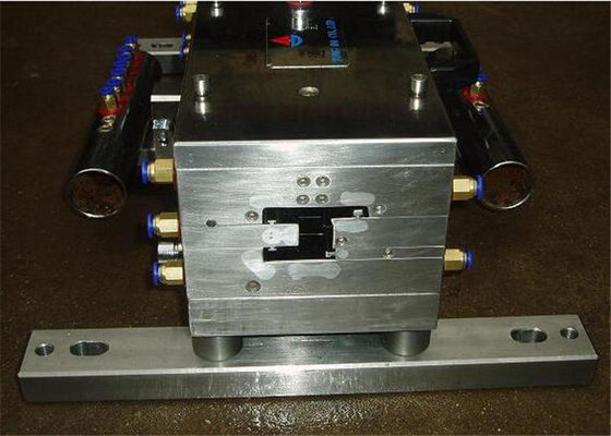 良い価格 ポリ塩化ビニールPPのPEのプロフィールの作成のためのフル オート木およびプラスチック プロフィールの放出ライン オンライン