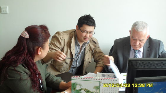 良い価格 Siemensモーター ポリ塩化ビニールの双生児の管の放出の機械類、ポリ塩化ビニールの双生児の管の放出ライン オンライン