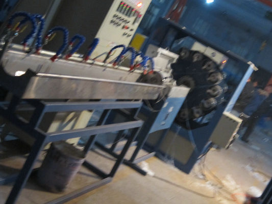 良い価格 ポリ塩化ビニールの高速押出機が付いている繊維強化プラスチック管の放出ライン オンライン