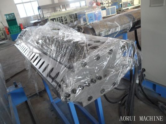 良い価格 二重ねじポリ塩化ビニールの泡のドア プラスチック板放出ライン公認CSA オンライン