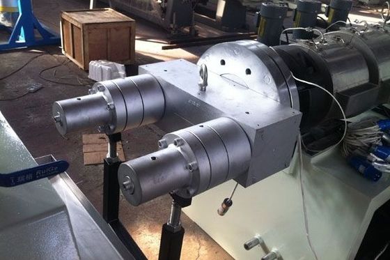 良い価格 二重ねじ押出機機械ポリ塩化ビニールの管の生産ライン セリウムISOの承認 オンライン