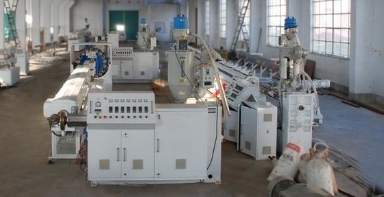 良い価格 二重ねじプラスチック管の製造業機械ポリ塩化ビニールの繊維強化柔らかい管の押出機 オンライン