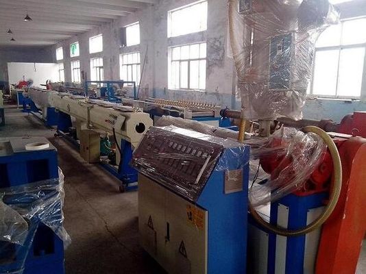 良い価格 熱湯PPR PERTのセリウムISO9001の証明書が付いているプラスチック管の生産ライン オンライン