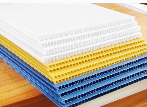 良い価格 PCの空の格子プラスチック板放出ライン、PCの装飾の空の格子板押出機 オンライン
