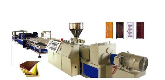 良い価格 フル オートの350 - 400 Multilayers WPCプラスチック板放出ラインKg/h オンライン
