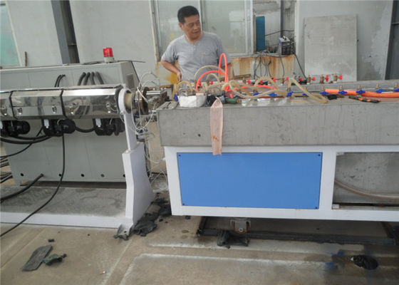 良い価格 生産ライン380V 50HZを形作る二重ねじプラスチック プロフィール オンライン