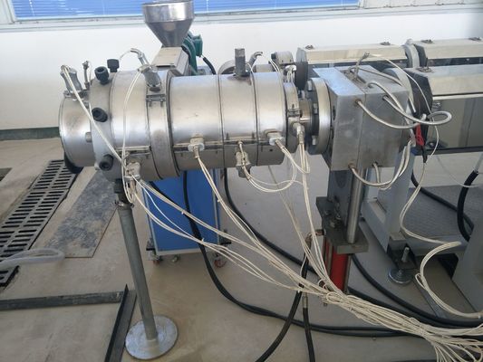 良い価格 PEのHDPE PPRの低雑音1年の保証が付いているプラスチック管の生産ライン オンライン
