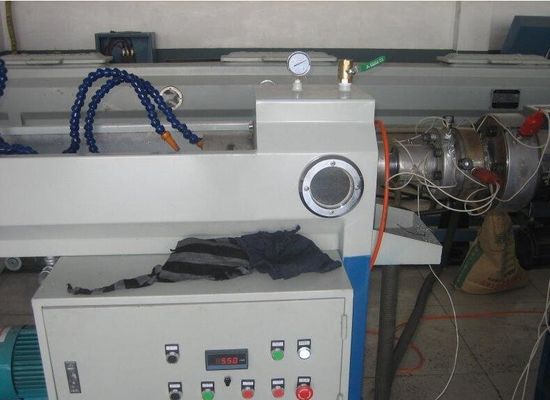 良い価格 バンド作成を包むフル オートのプラスチック管の放出ラインPPのPE Sprial オンライン