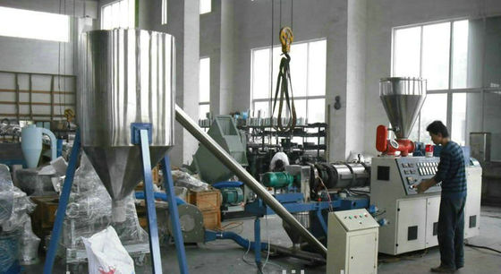 良い価格 ポリ塩化ビニールの熱い切断の造粒機の双生児ねじ押出機、ポリ塩化ビニールのプラスチック餌の生産ライン オンライン