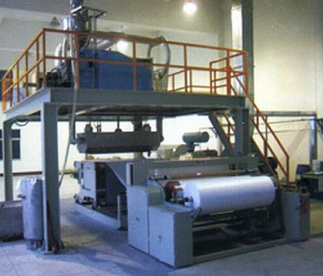 良い価格 マスクのための機械を作る単一ねじ溶解によって吹かれる機械PP Nonwovenの生地 オンライン