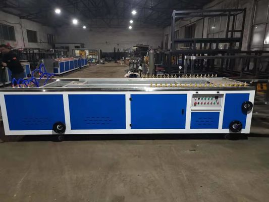良い価格 380V 22kw 150kg/H UPVC WPCのプロフィールの生産ライン オンライン