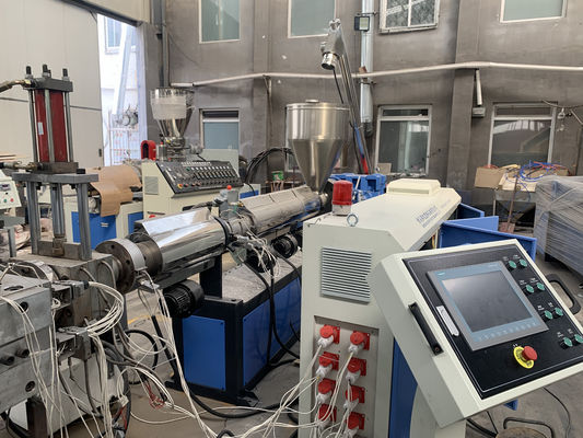良い価格 機械に高密度ポリ塩化ビニールの泡板生産ラインをしている350KG/H WPC板 オンライン