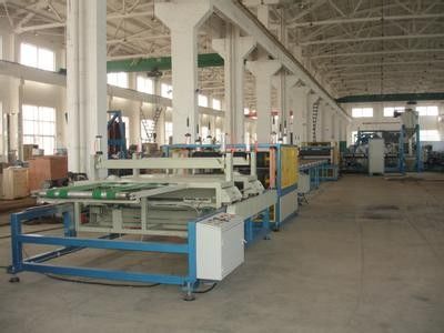 良い価格 対ねじが付いている3-30mmポリ塩化ビニールの泡板放出ライン、WPCの泡板生産ライン オンライン