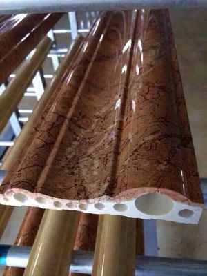 良い価格 装飾的なポリ塩化ビニールWPCの大理石のプラスチック プロフィールの放出ライン、大理石のプロフィール機械 オンライン